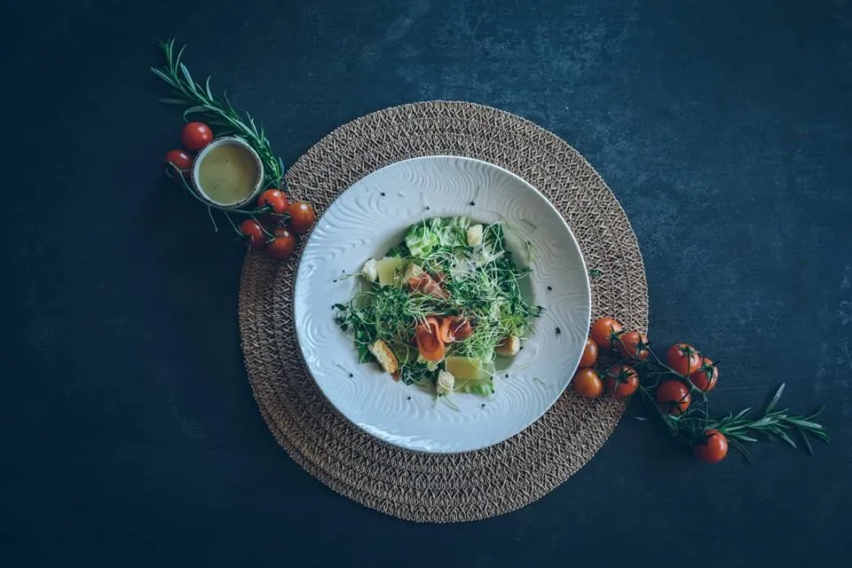 Caesar salad with cold smoked salmon and Wösel Apple Cider Vinegar