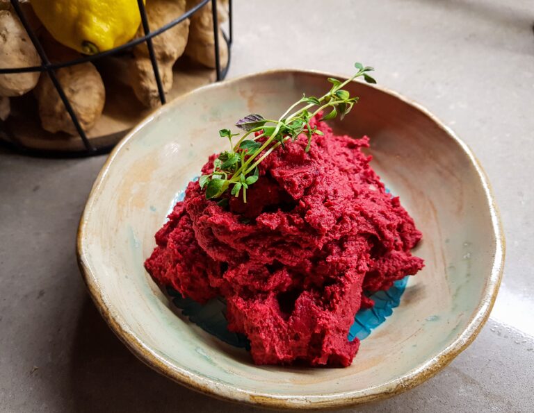 Beet hummus with Wösel Apple Cider vinegar