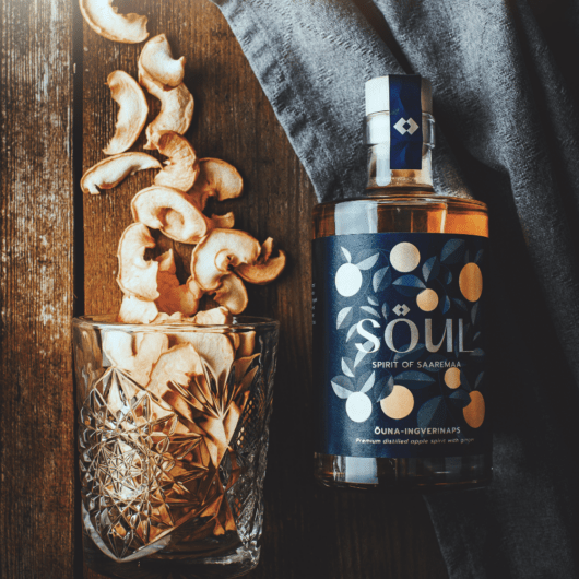 SÖUL Apple-Ginger Schnapps with Apples